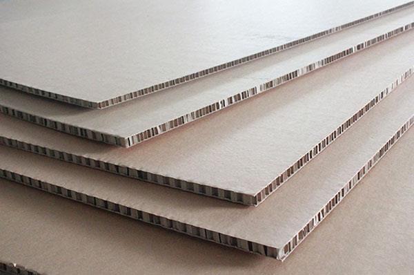 簡要介紹蜂窩紙生產廠家生產蜂窩紙板的情況